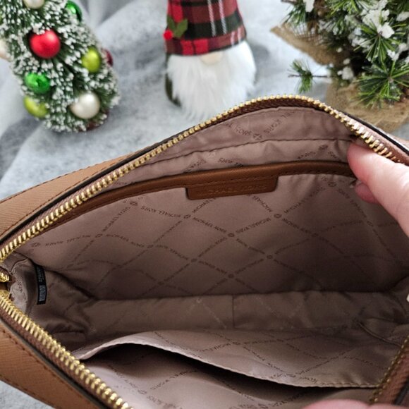 Michael Kors Jet Set Camera Crossbody Bag/Matching Wallet (NWOT) - Picture 2 of 8